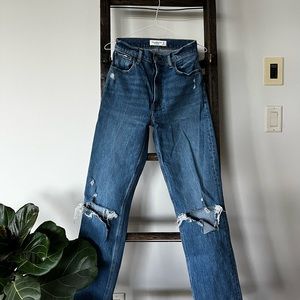 Abercrombie 90’s Straight Ultra High Rise Jean